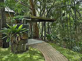 Featured lodgings are Sunrise Cove Holiday Resort and Outrigger Bay Resort